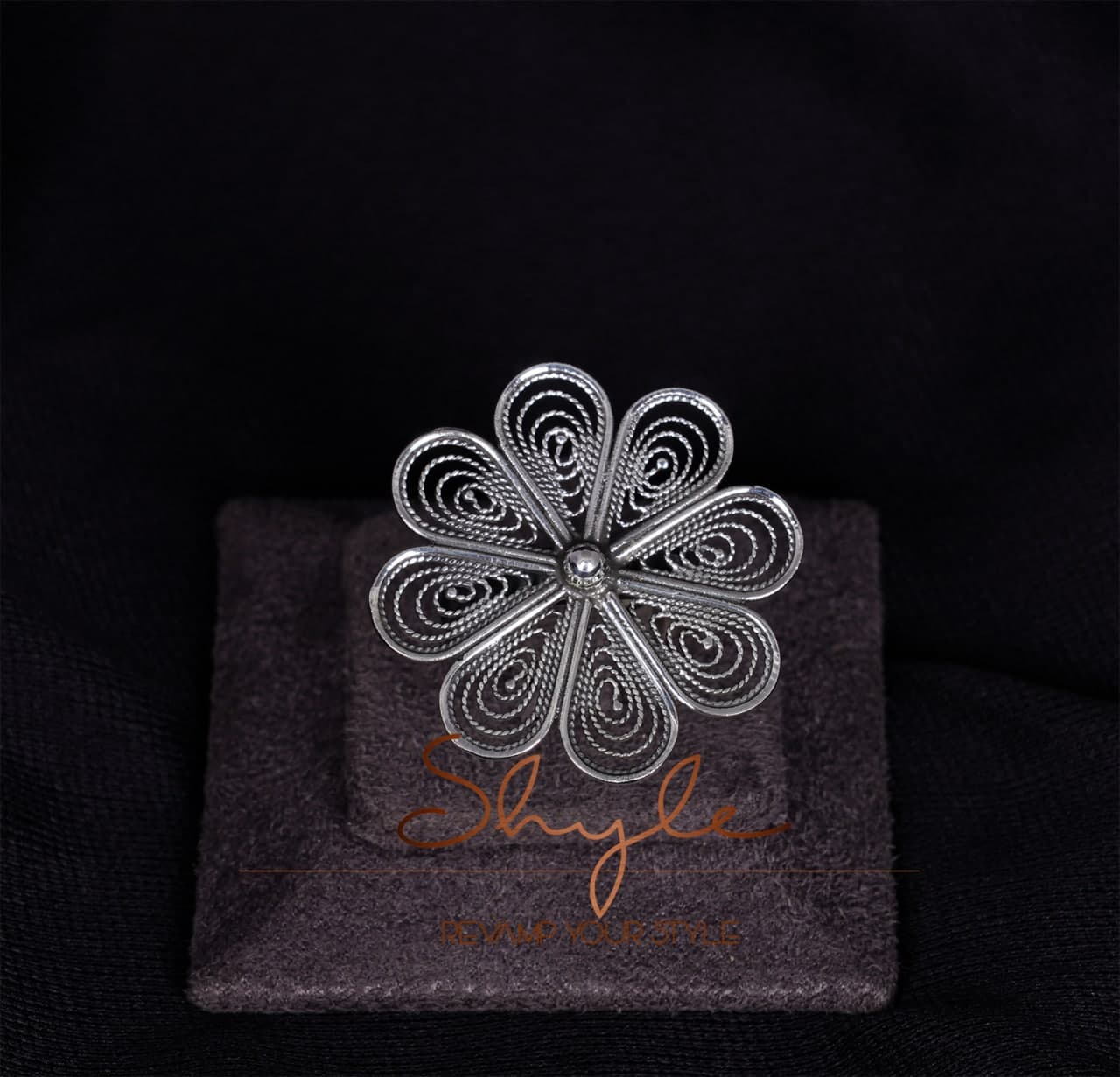 Moh Intricate Fine Flower Ring