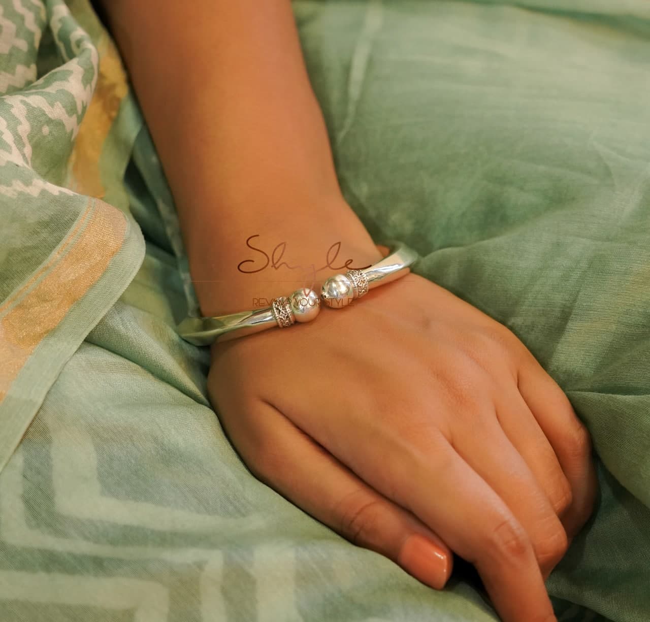 Adya Fine Versatile Kada primary