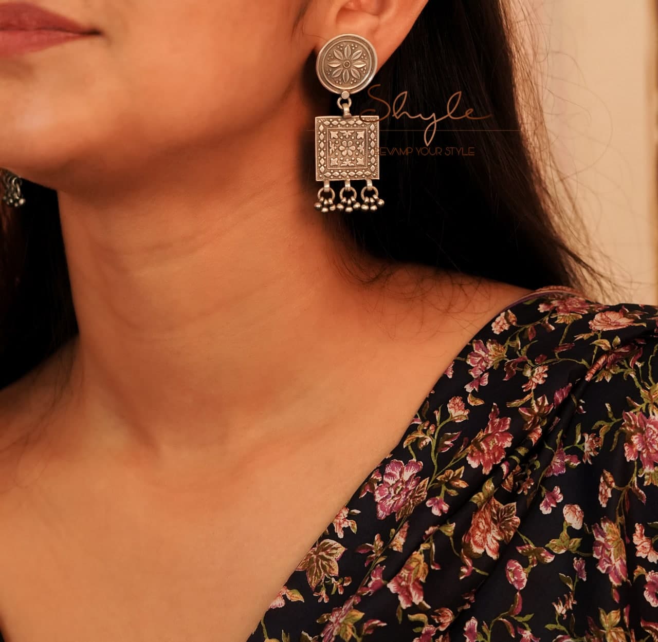 Mizoya Intricate Square Drop Earrings model