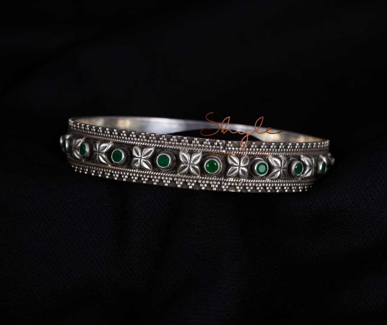 Tattva Intricate Jadau Embossed Bangle back