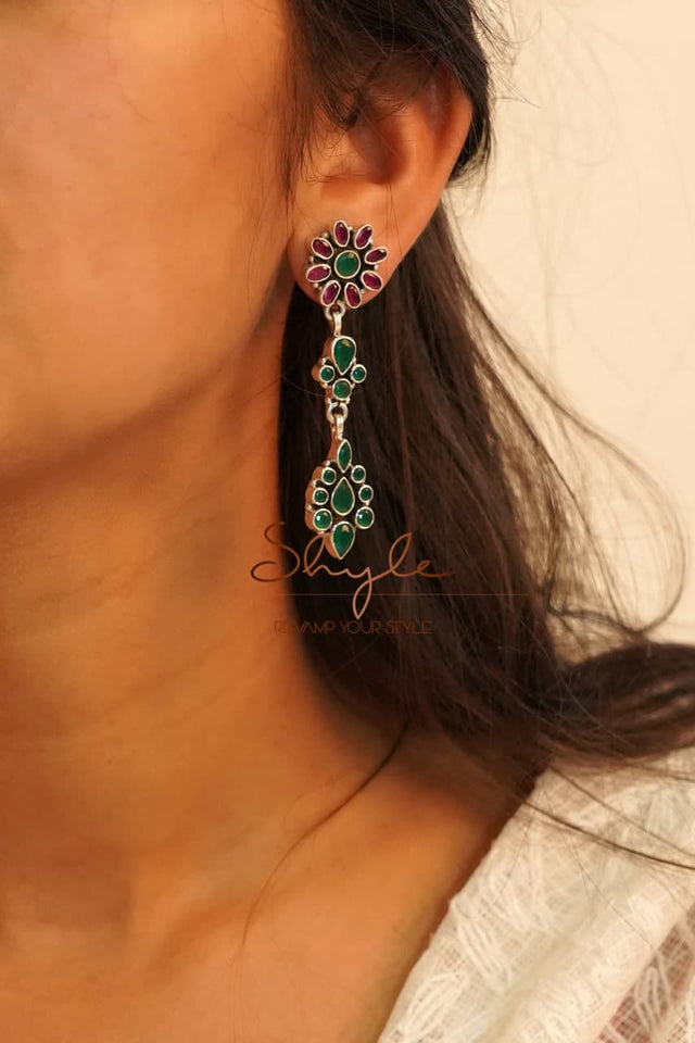Essence Flower Motif Leaf Drop Earrings model