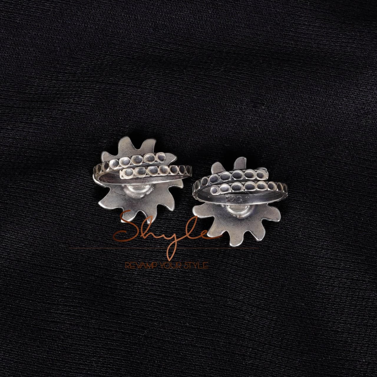 Moh turquoise mini flower toe ring