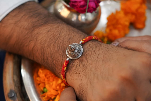 Adya Chitai Dhaal Rakhi