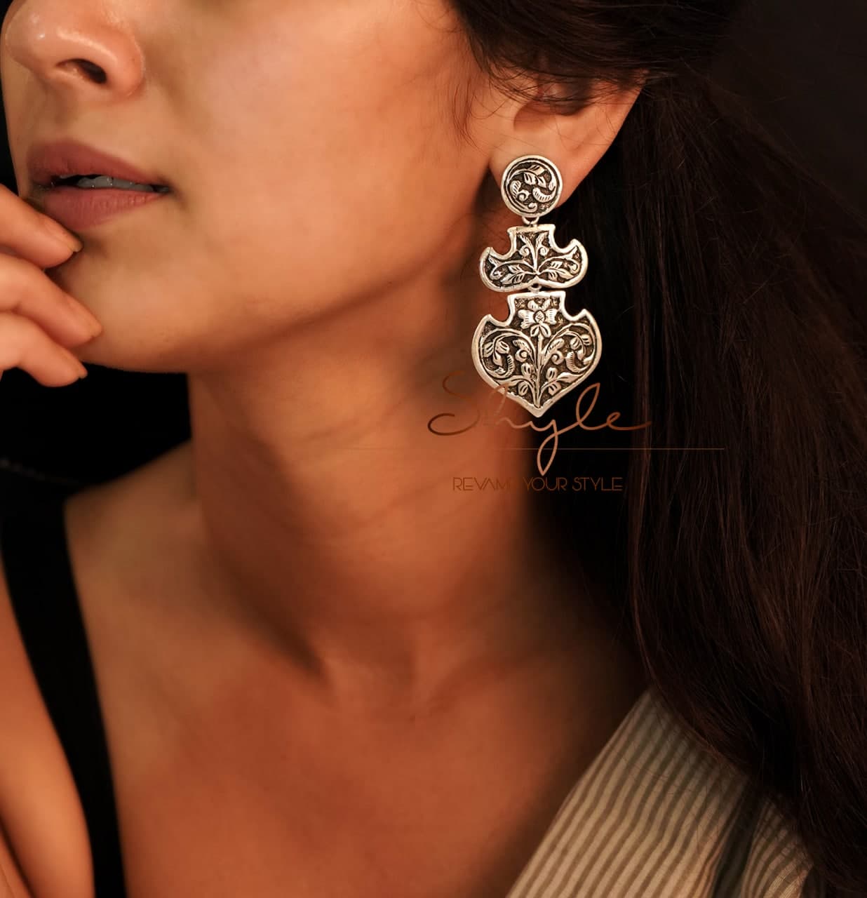 Mizoya Chitai Intricate Paan Drop Earrings model