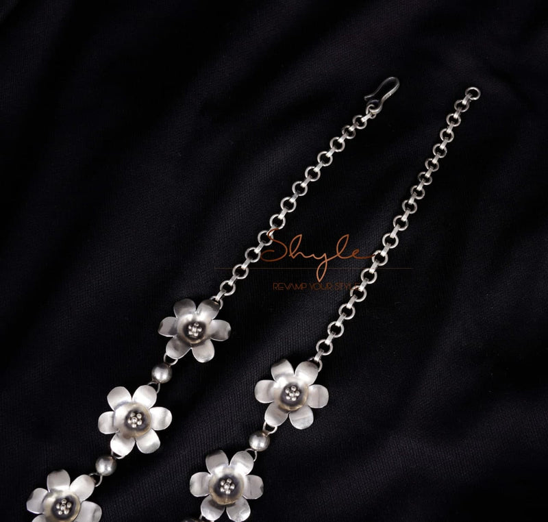 Qurbat Flower Leaf Statement Necklace end