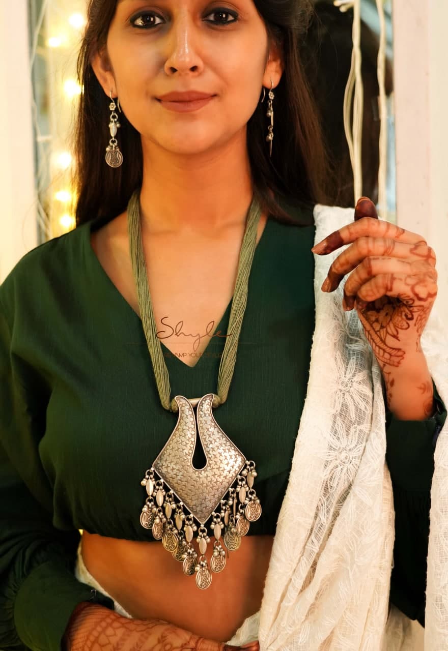 Anvaya Intricate Vintage Inspired Drop Statement Necklace Set