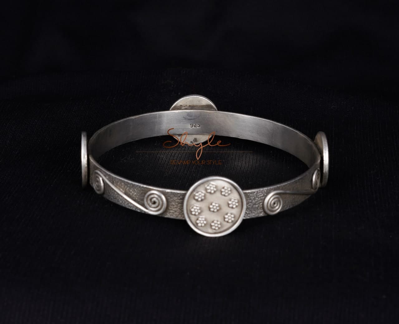 Mizoya Intricate Tribal Inspired Textured Bangle back