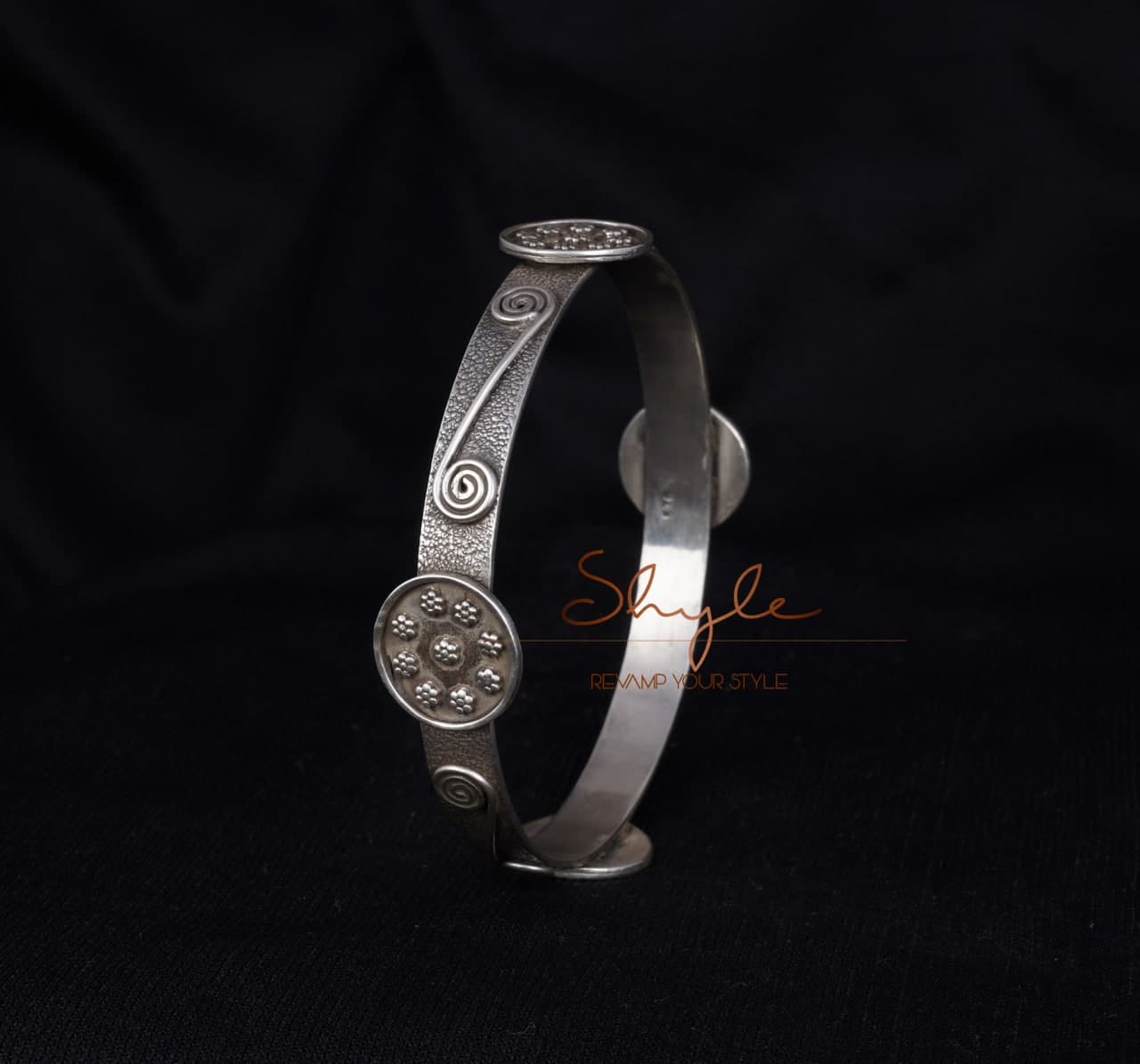 Mizoya Intricate Tribal Inspired Textured Bangle side