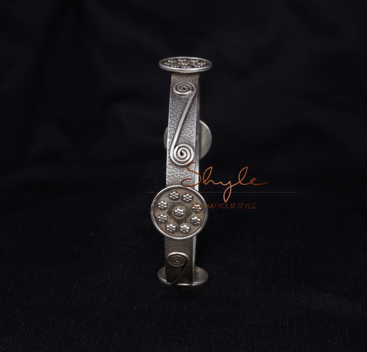 Mizoya Intricate Tribal Inspired Textured Bangle front