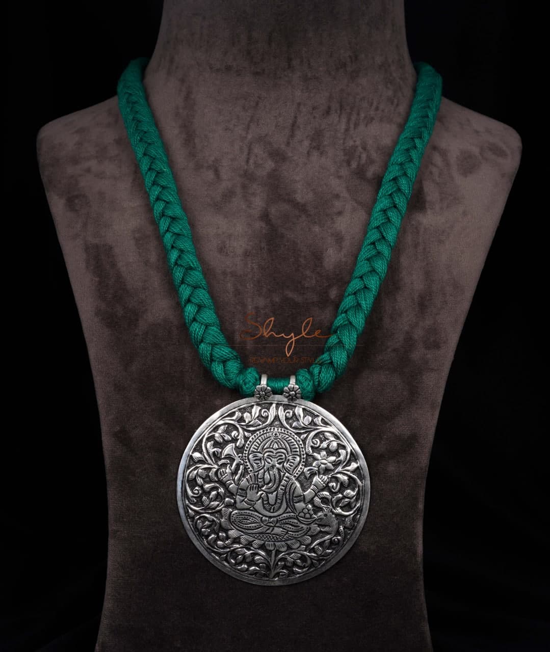 Anvaya Intricate Ganesha Chitai Necklace