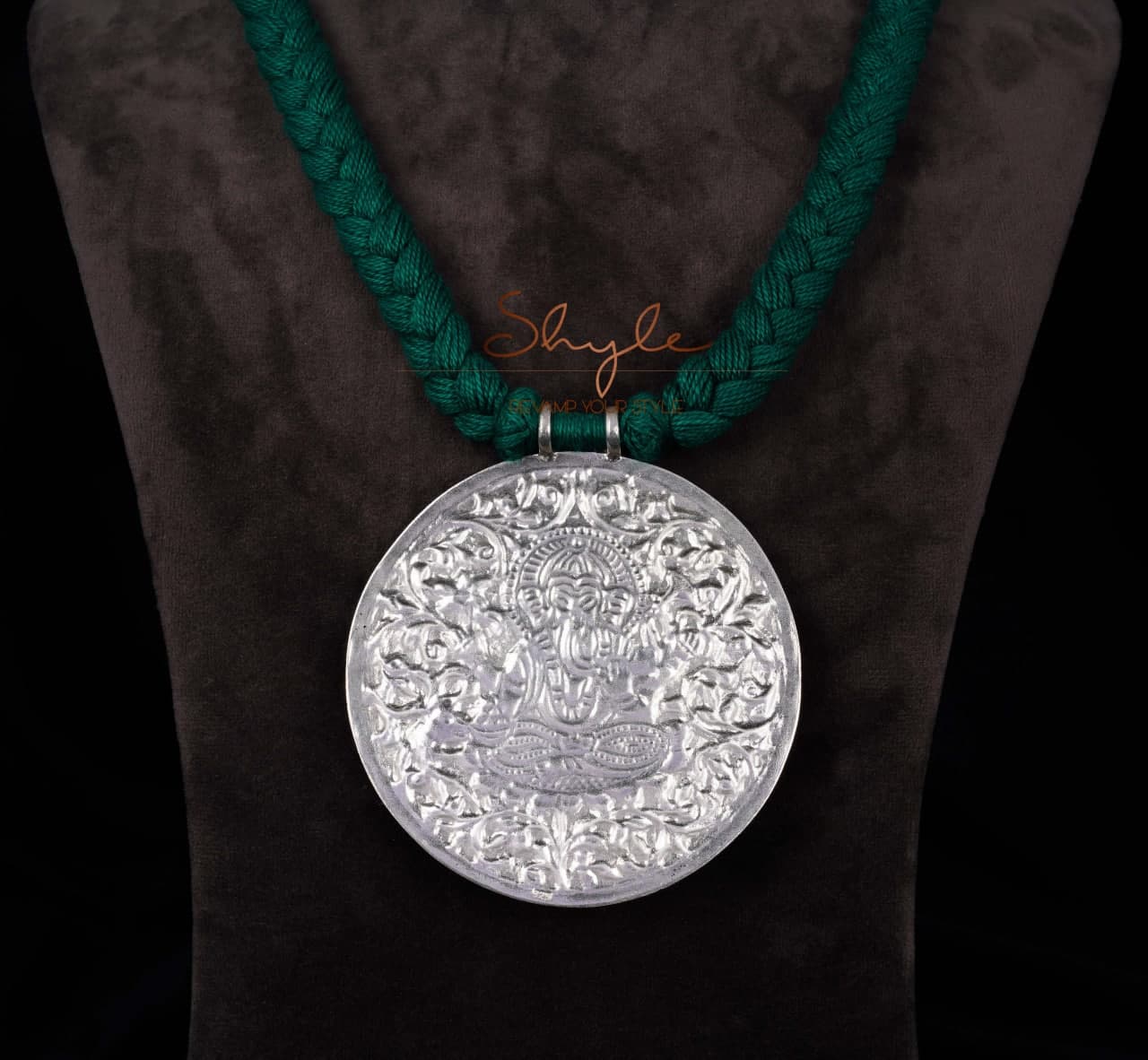 Anvaya Intricate Ganesha Chitai Necklace