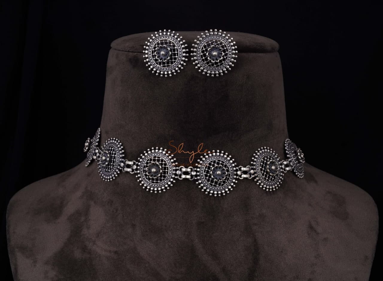 Adya Jali motif Flower Embossed Sequence Choker Set