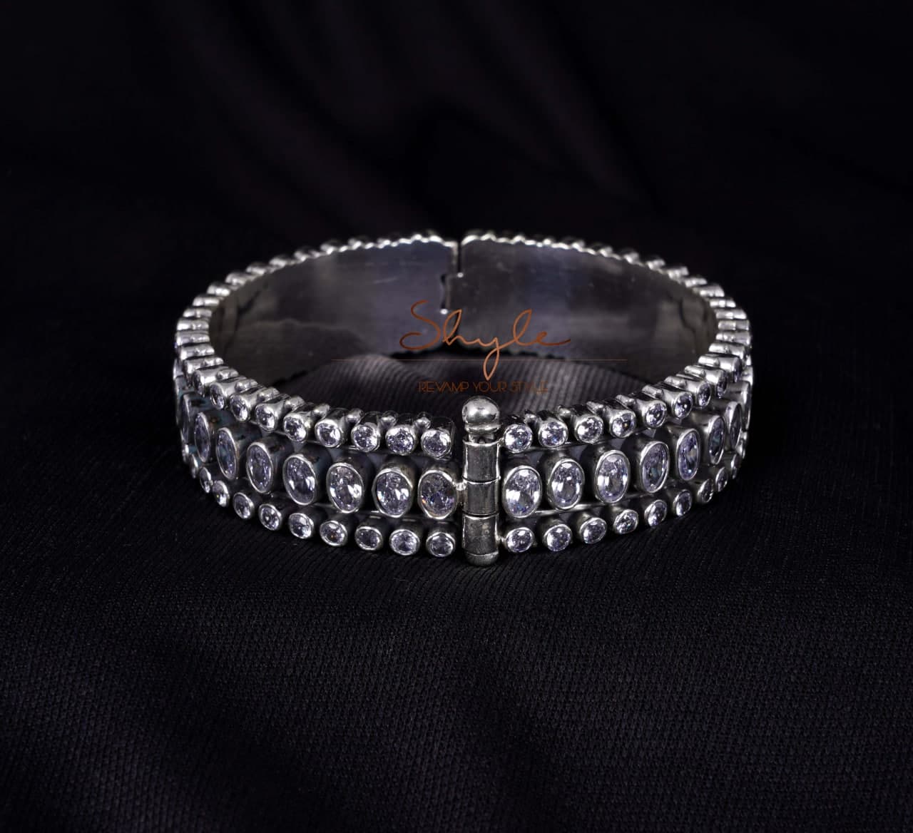 Tattva Scintillating Jadau Timeless Kada