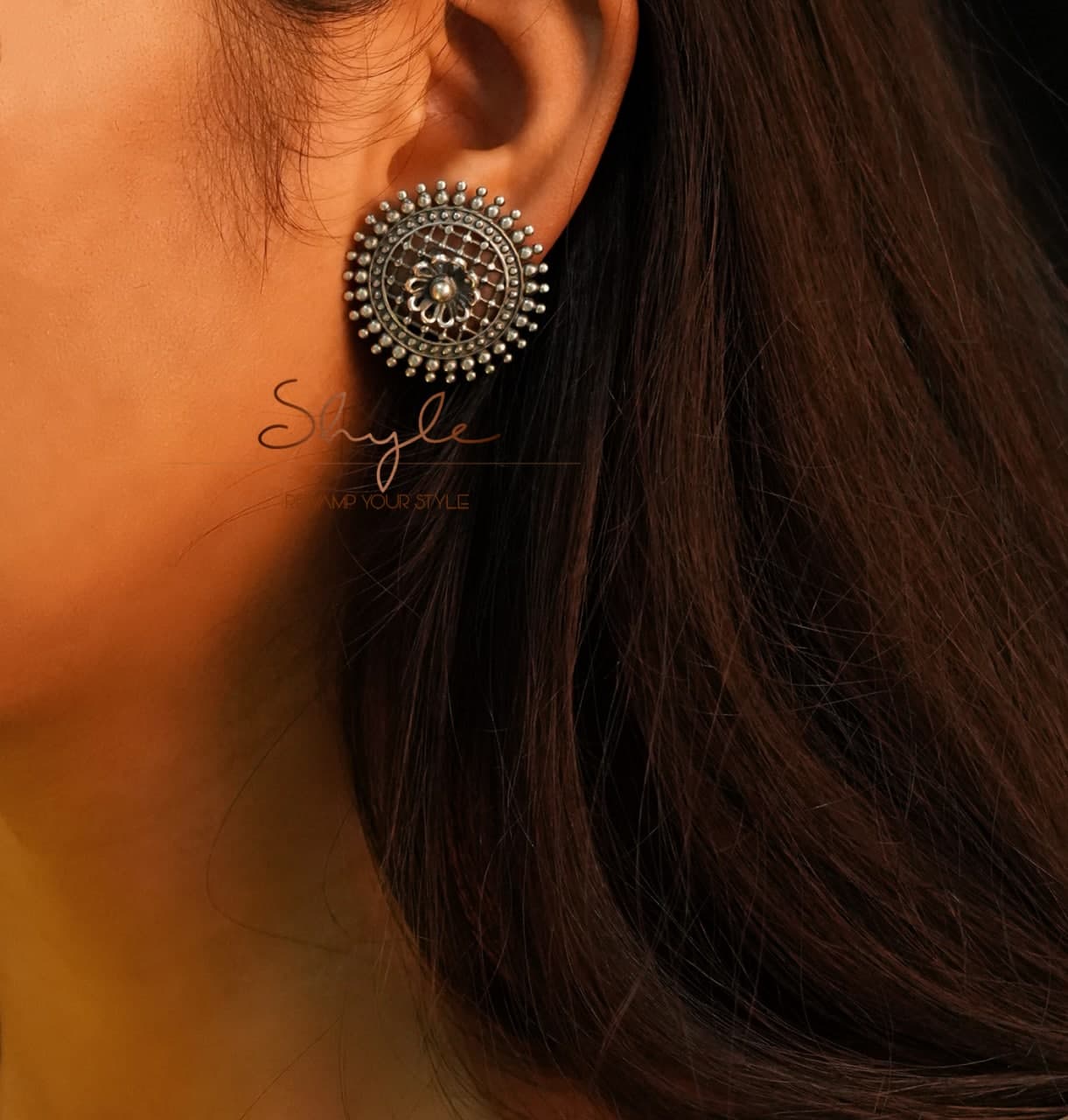 Adya Jali Motif Flower Embossed Earrings model