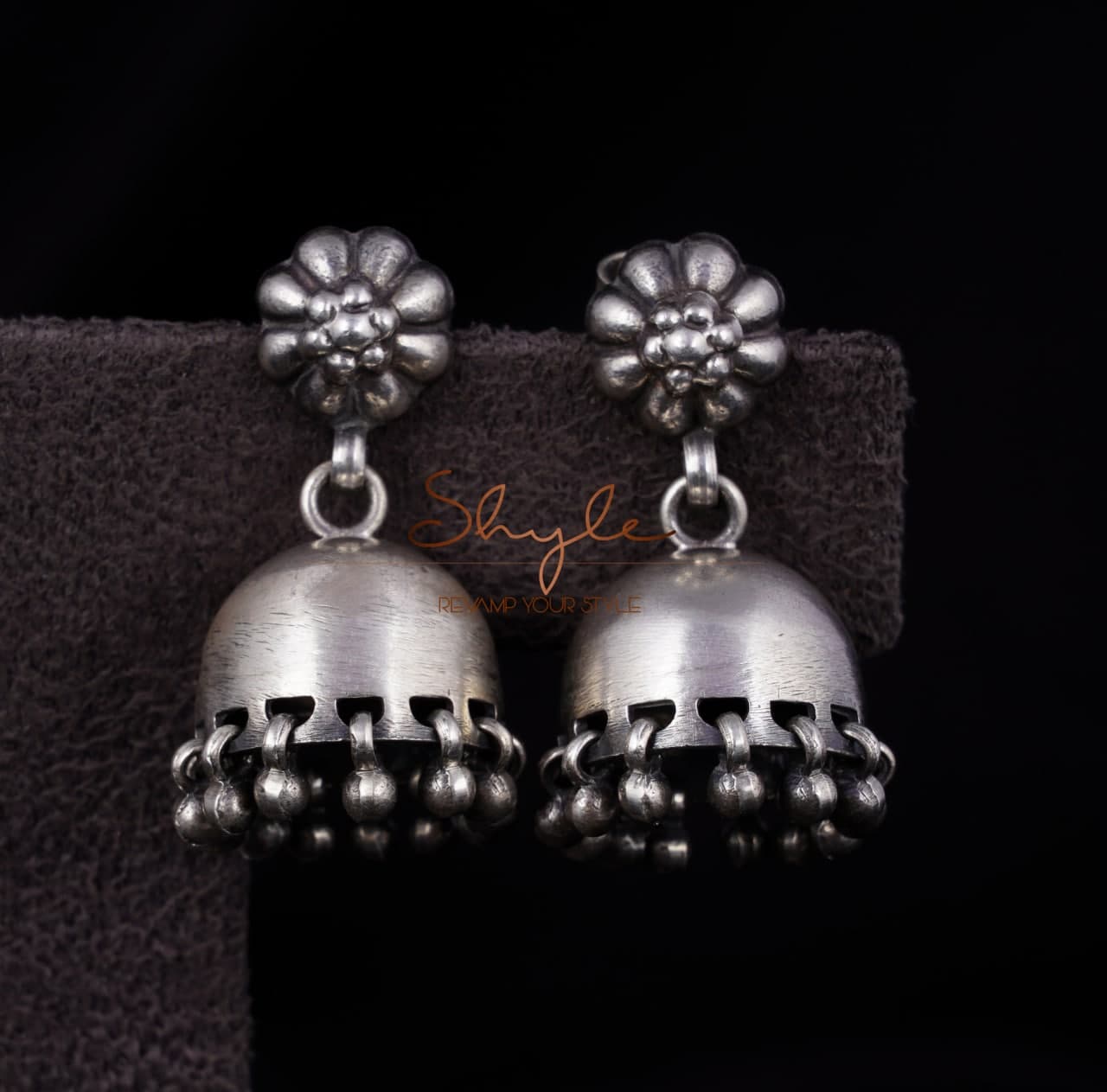 Moh Versatile Matte Jhumki front