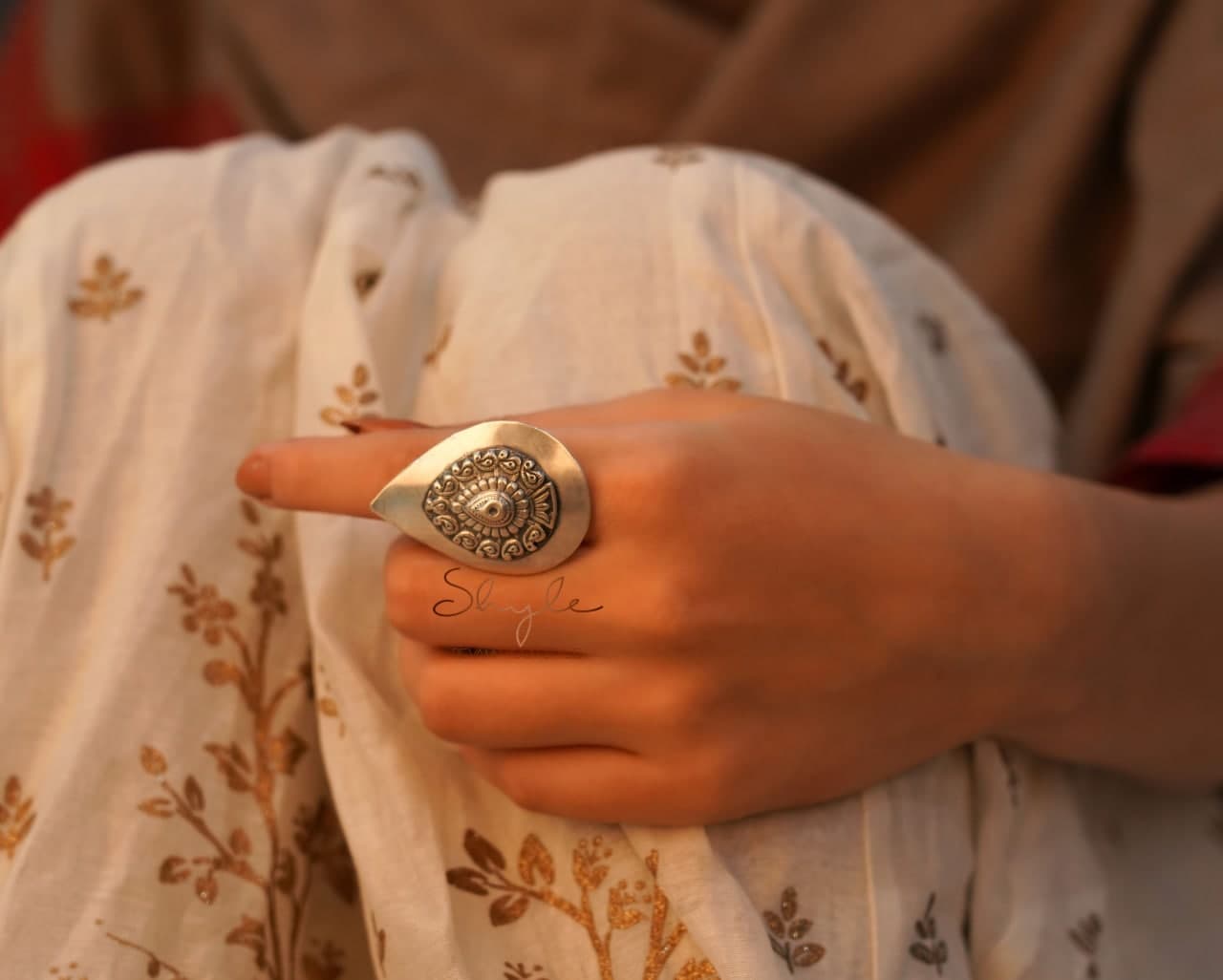 Mizoya Tribal Motif Drop Classic Ring