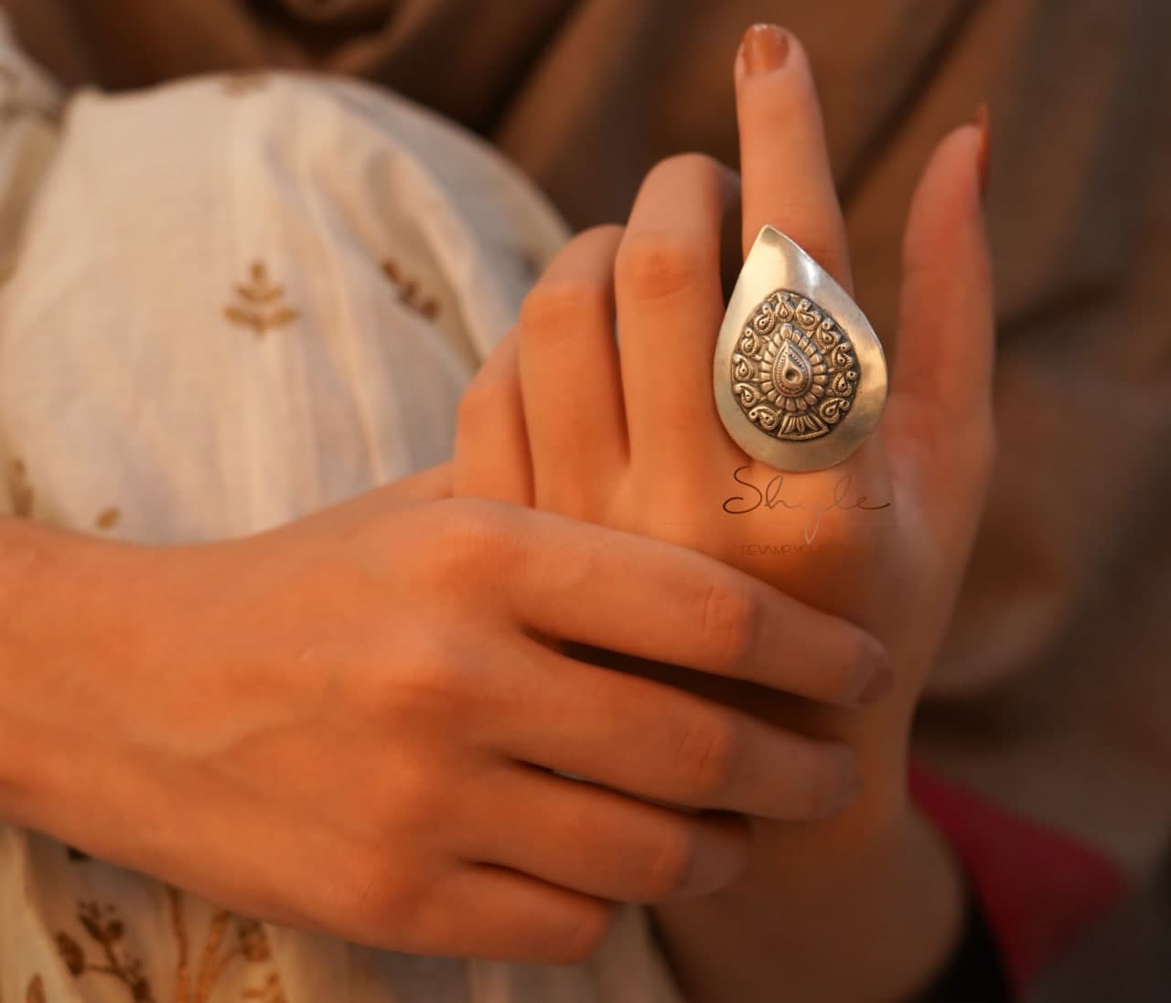 Mizoya Tribal Motif Drop Classic Ring