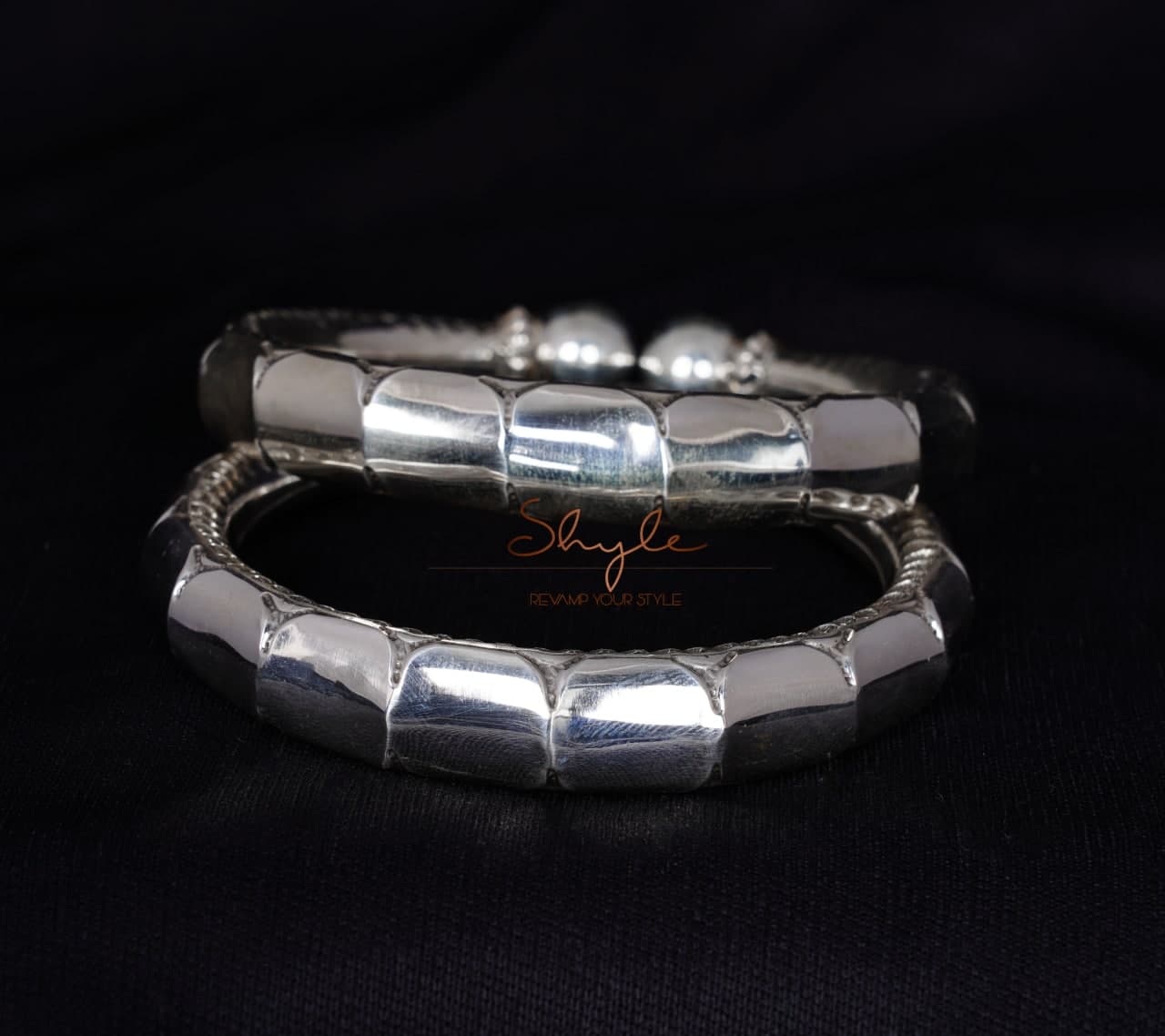 Essence Intricate Fine Versatile Kada front