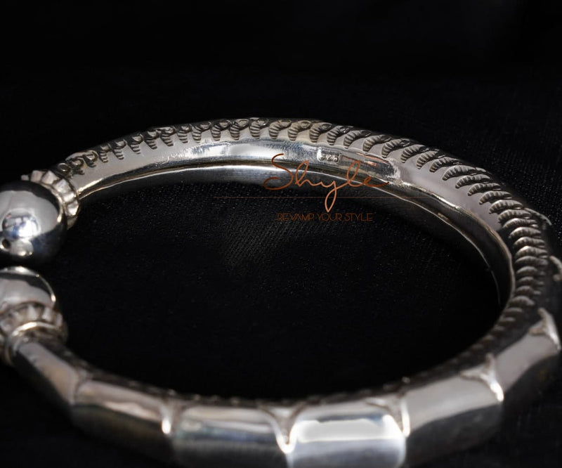 Essence Intricate Fine Versatile Kada stamp