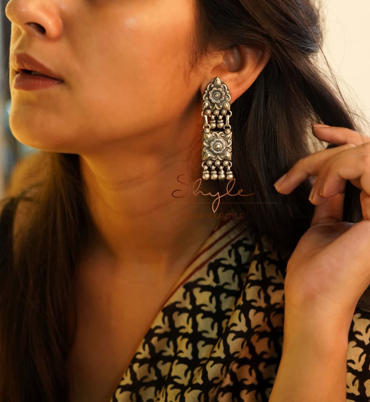 Moh Floral Detailed Layered Earrings model