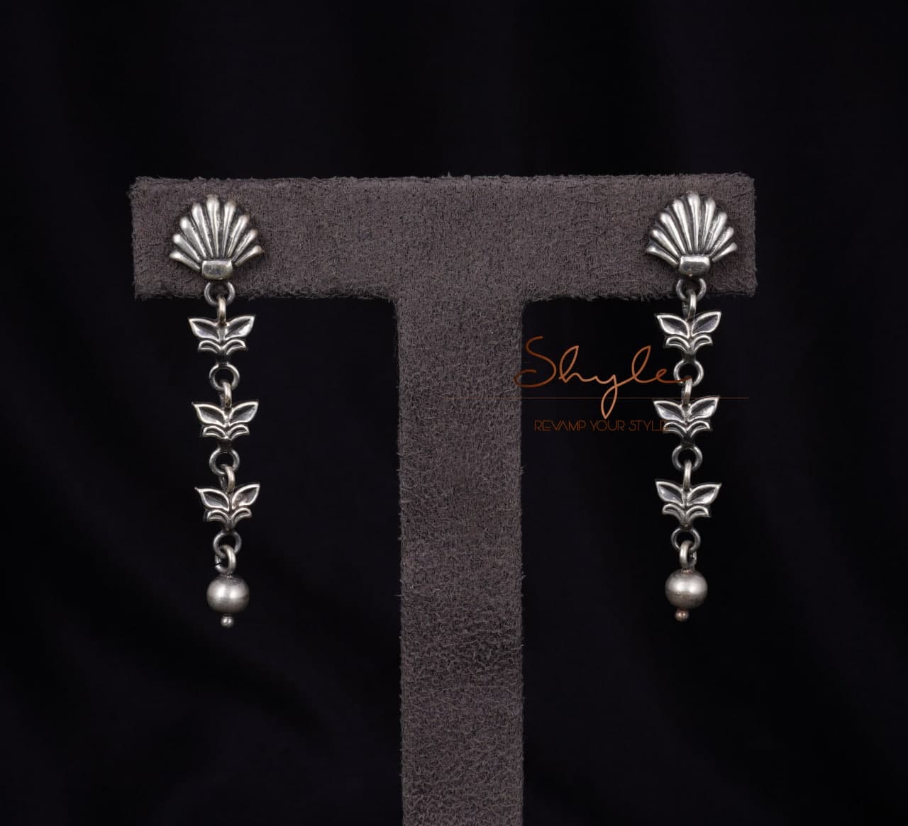 Moh fine Petal Layer Earrings front