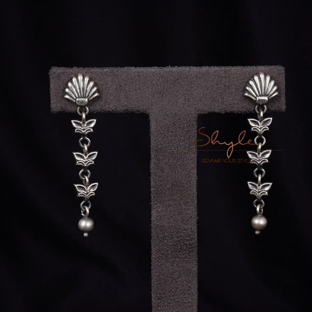 Moh fine Petal Layer Earrings front