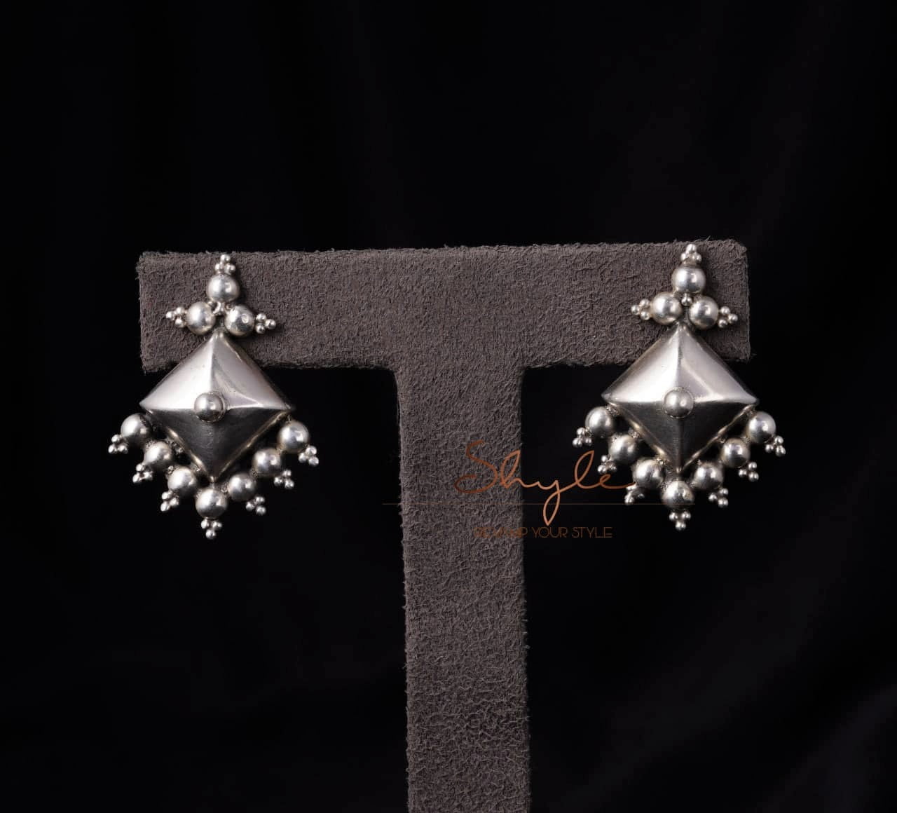 Mizoya Matte Classic Studs