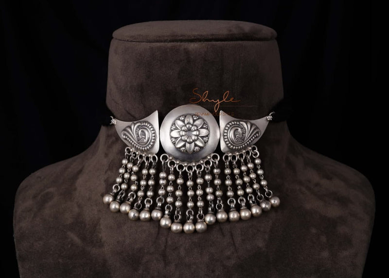 Mizoya Tri Motif Ball Cluster Classic Choker