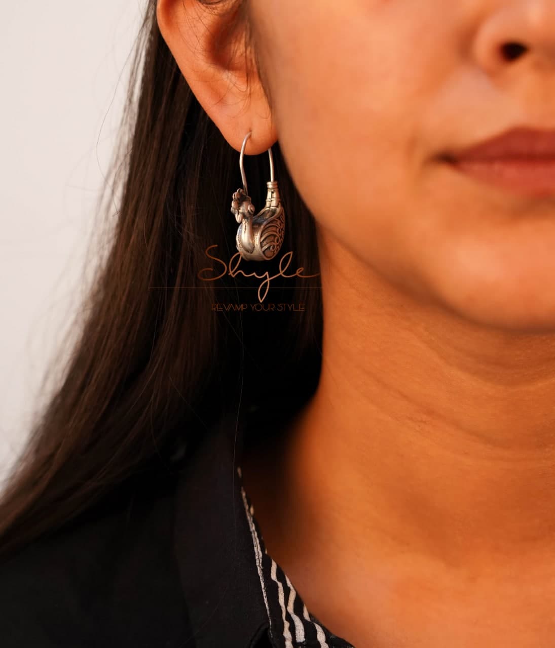 Moh Intricate Statement Peacock Balis(1)