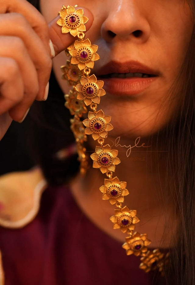 Adya Intricate Flower Versatile Gold Necklace Set