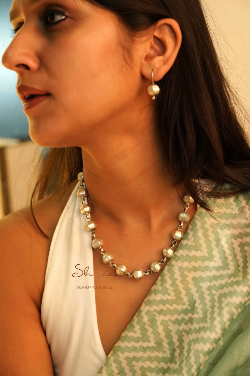 Moh Versatile Beads Necklace Set model