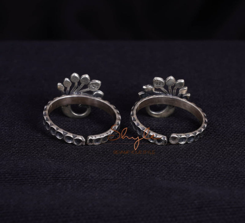 Moh Intricate Dancing Peacock Toe Ring