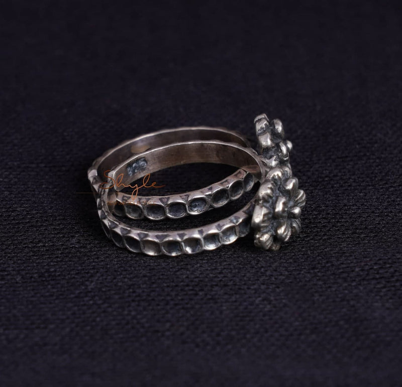 Moh Layered Flower Toe Ring