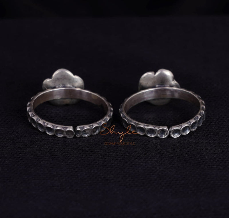 Moh Intricate Rose Toe Ring