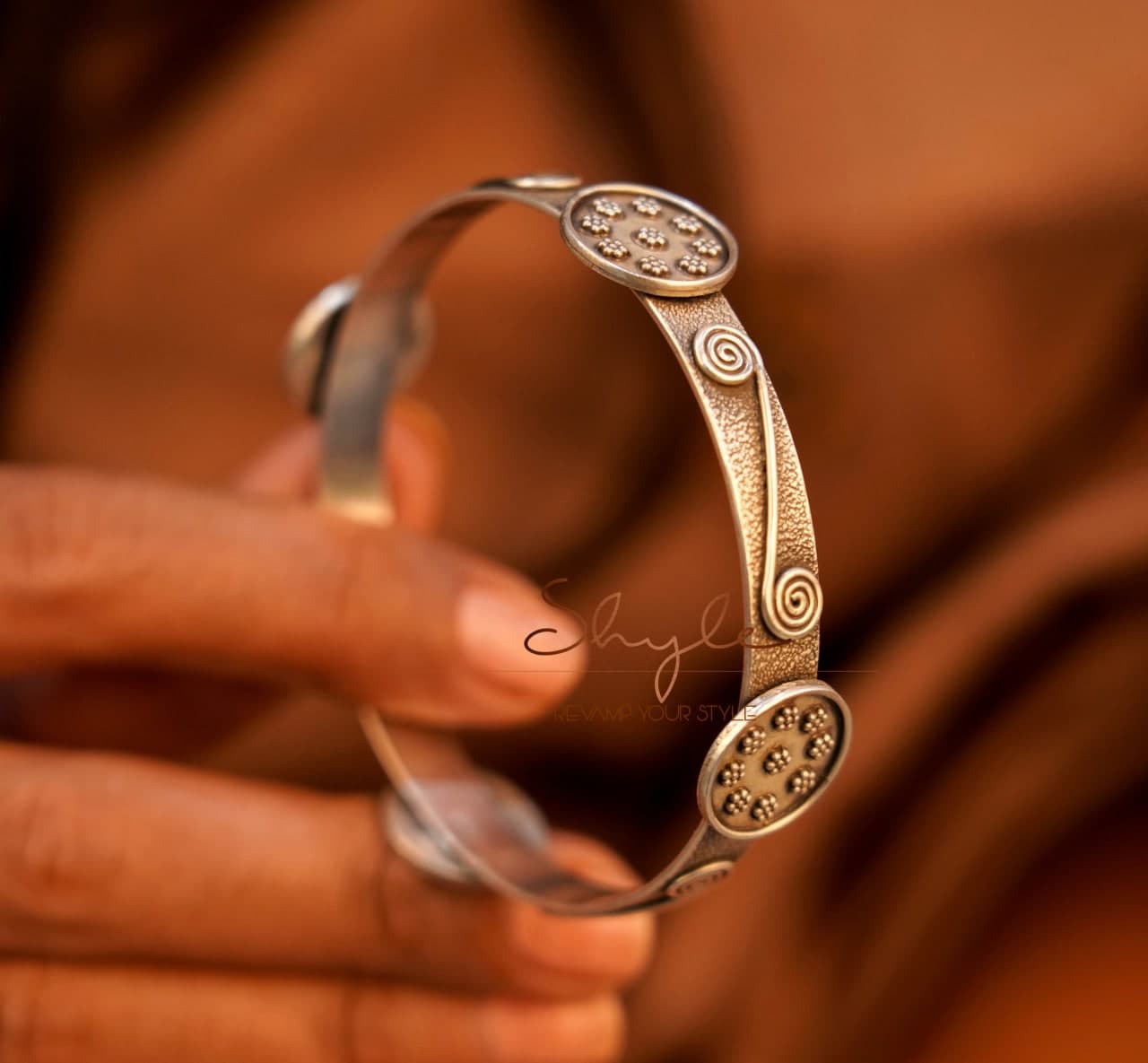 Mizoya Intricate Tribal Inspired Textured Bangle