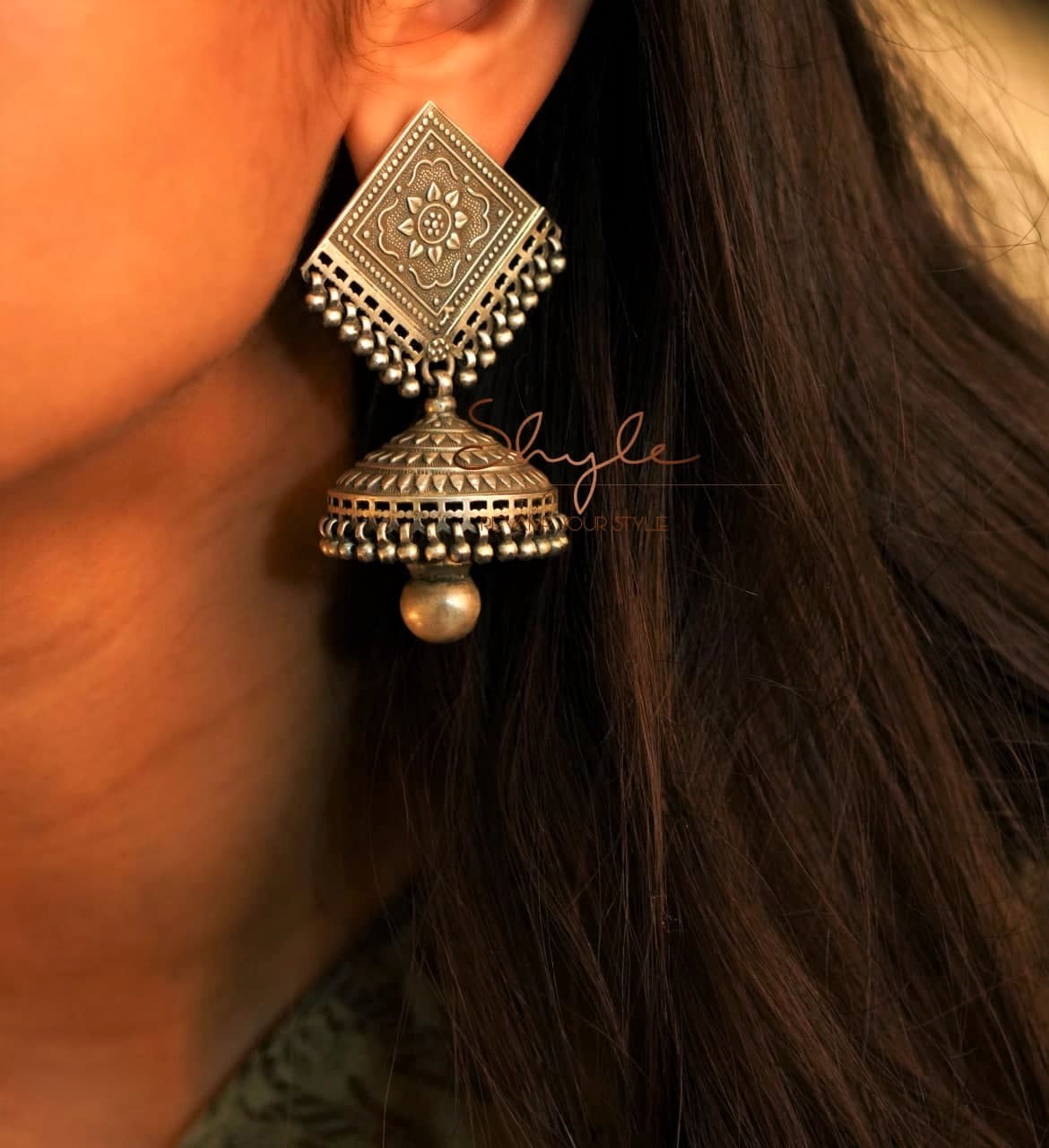 Mizoya Intricate Grand Jhumka