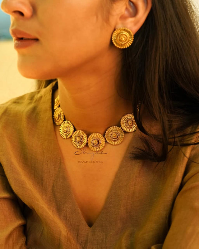 Adya Intricate Motif Sequence Necklace Gold Set