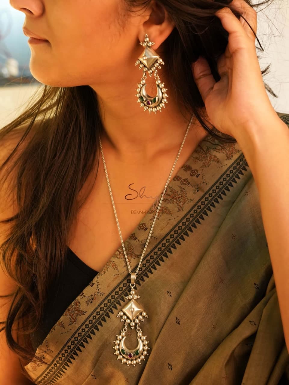 Mizoya Chandra Motif Drop Necklace Set