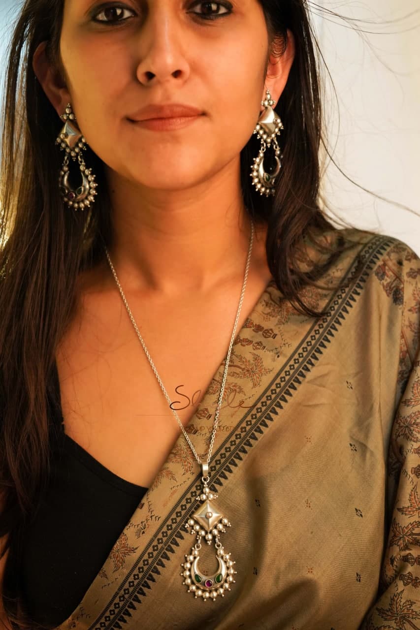 Mizoya Chandra Motif Drop Necklace Set