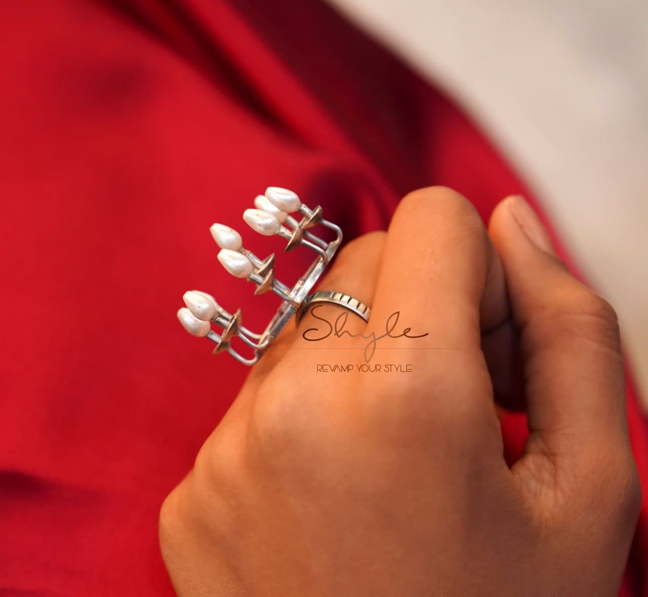 Anvaya Scintillating Lamp Statement Ring