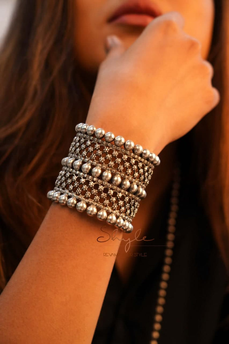 Tattva Intricate Flower Motif Jugalbandi Ball Kada
