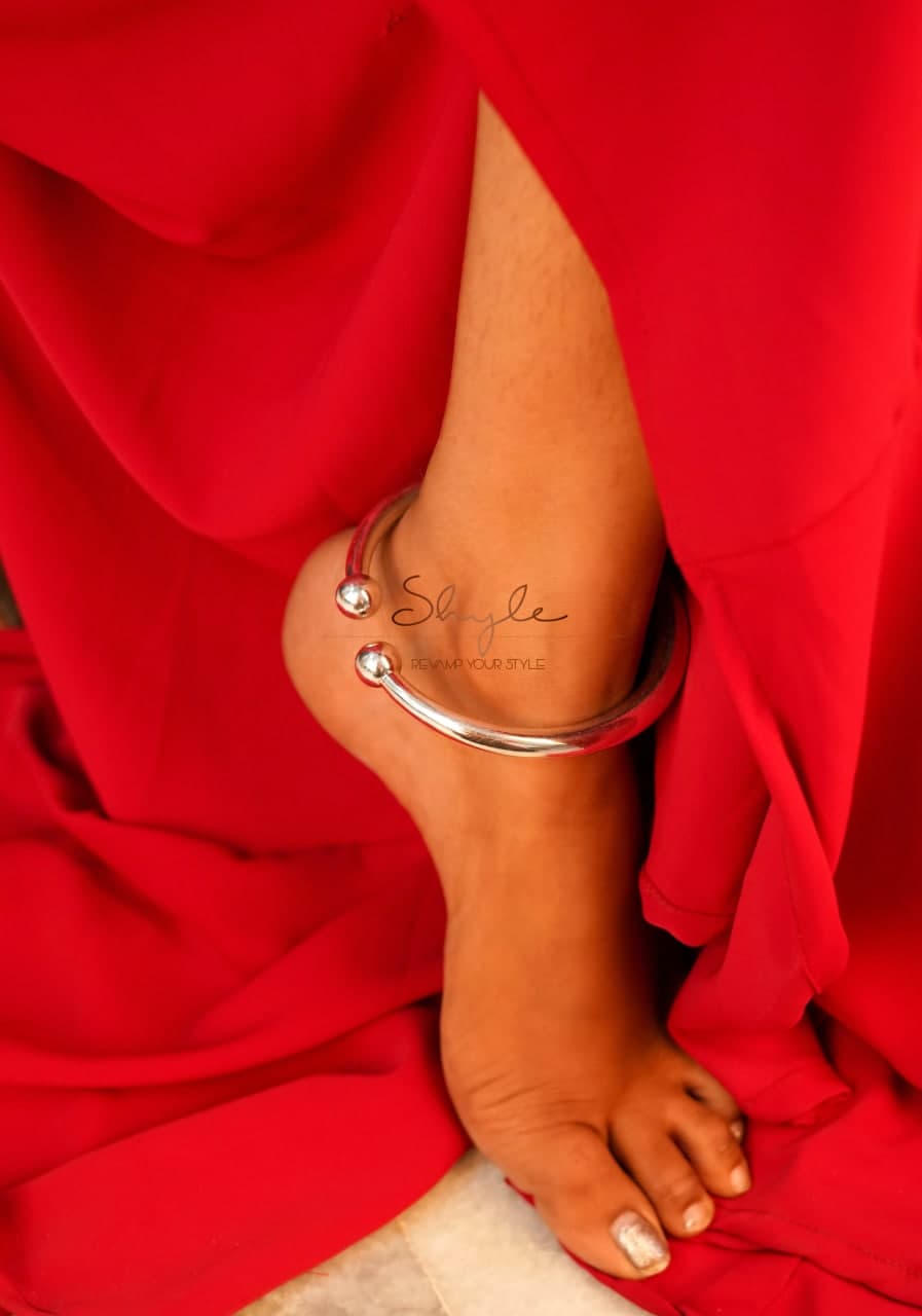 Moh Fine Timeless Ball Ankle Kada