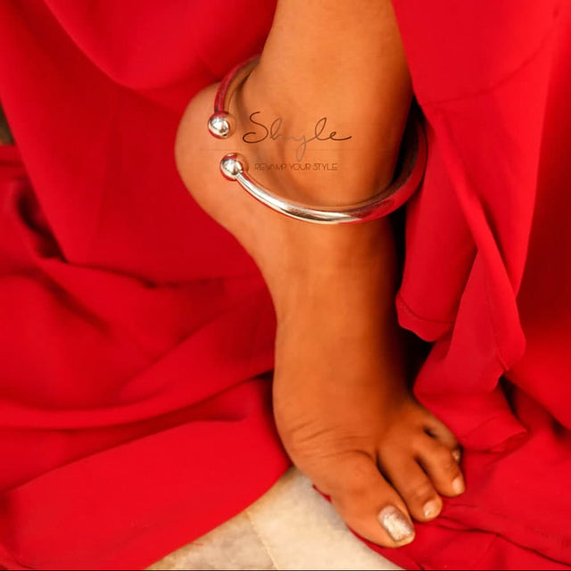 Moh Fine Timeless Ball Ankle Kada