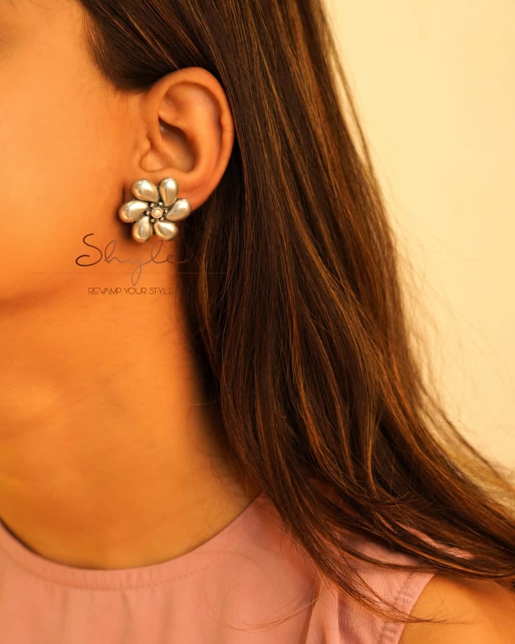 Adya Embossed Flower Versatile Stud Earring