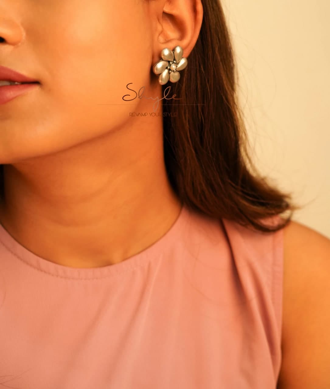 Adya Embossed Flower Versatile Stud Earring