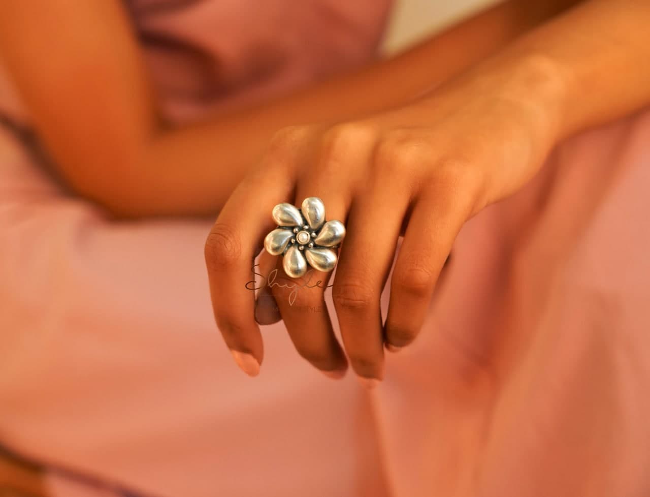 Adya Embossed Flower Versatile Ring