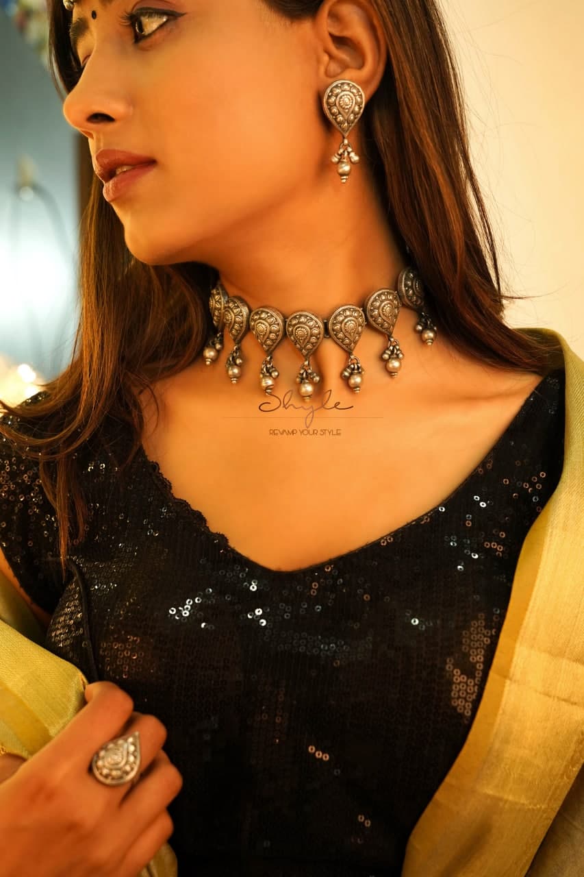 Dulari Embossed Drop Classic Choker Set