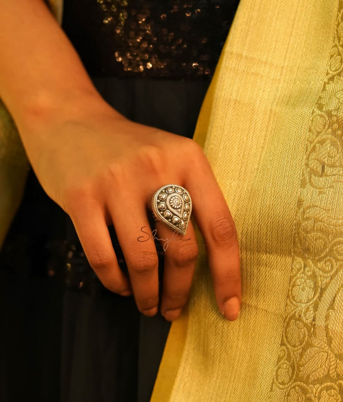 Dulari Embossed Drop Classic Ring