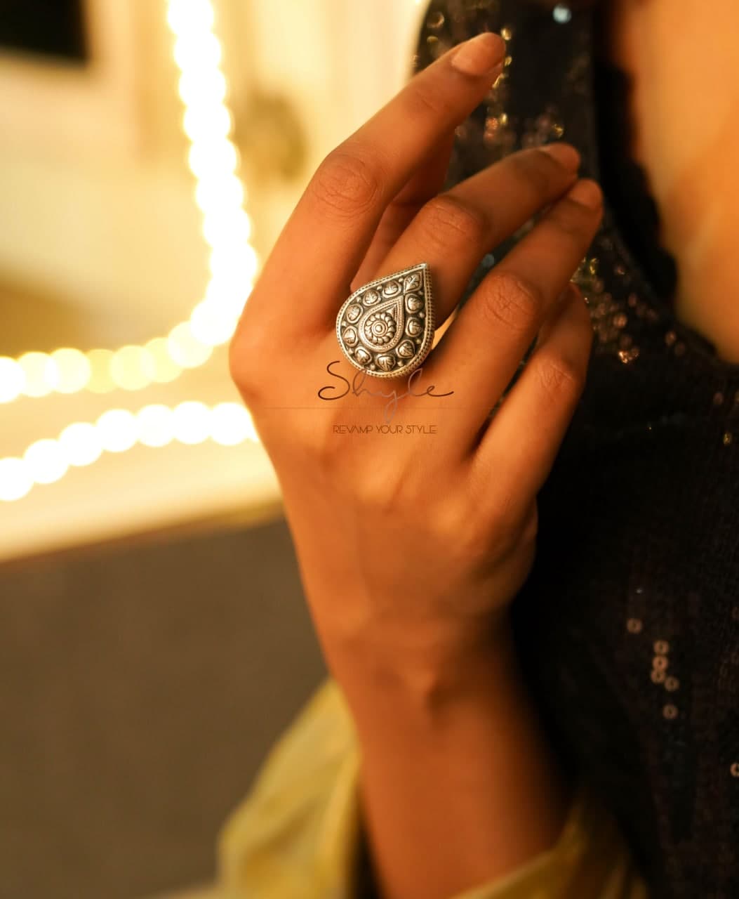 Dulari Embossed Drop Classic Ring