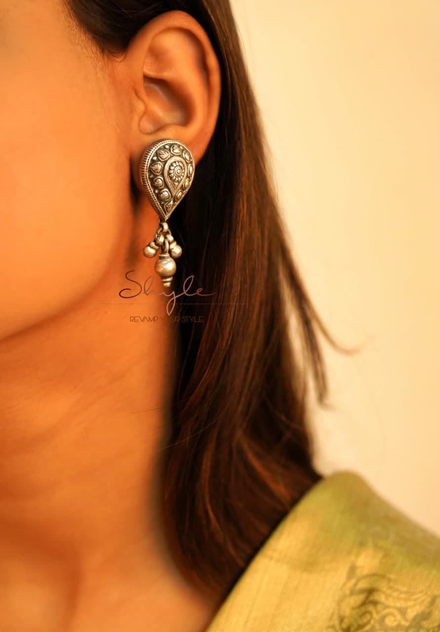 Dulari Embossed Drop Classic Earring